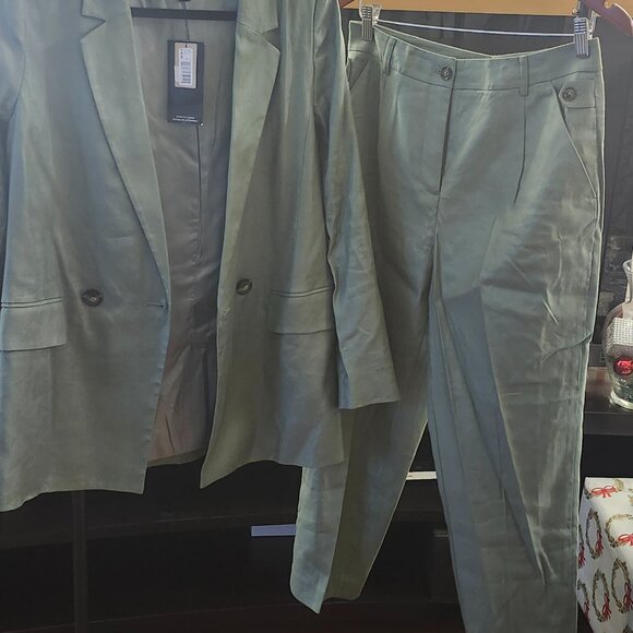 Classic suit - Picture 7 of 11